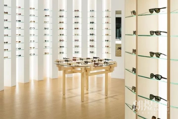 成都高檔眼鏡店裝修設(shè)計效果圖