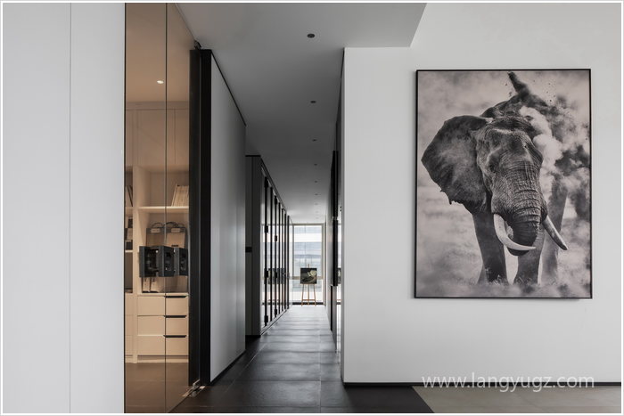 黑白極簡聯(lián)合辦公室墻體裝飾效果圖