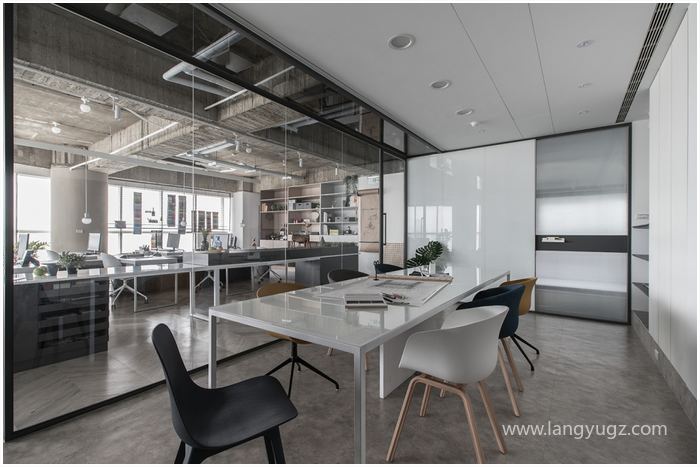 水泥風(fēng)會議室裝修設(shè)計效果圖