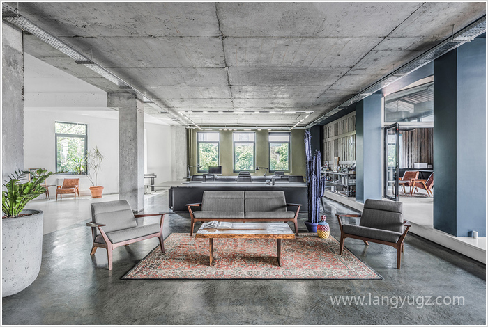 復(fù)古工業(yè)風(fēng)辦公室休息區(qū)圖片