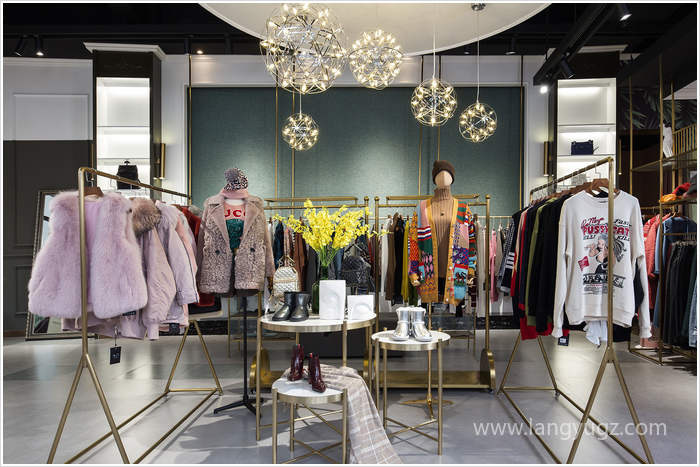 時尚女裝店吊頂吊燈圖