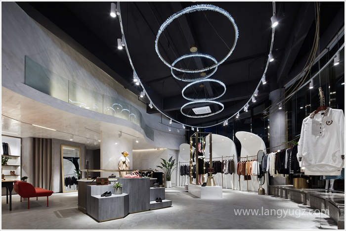 高端女裝吊吊頂圖片