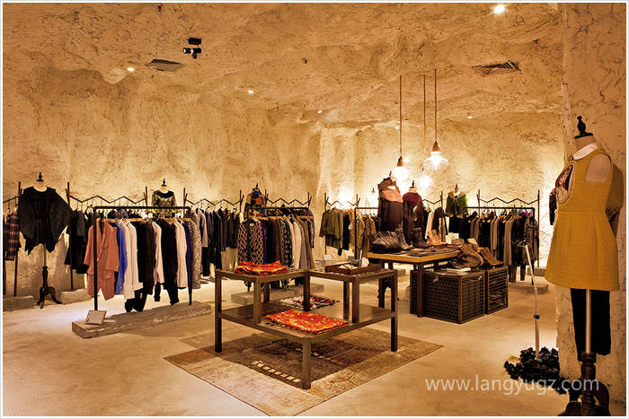 個性原始吊頂服裝店圖片