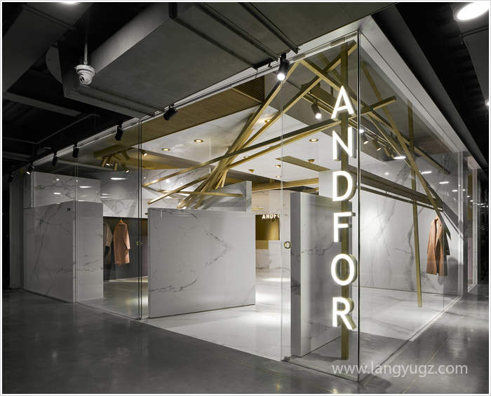 女裝店時尚精致吊頂圖片